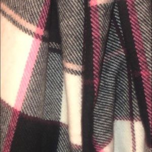 NWOT Black & Pink Plaid Scarf
